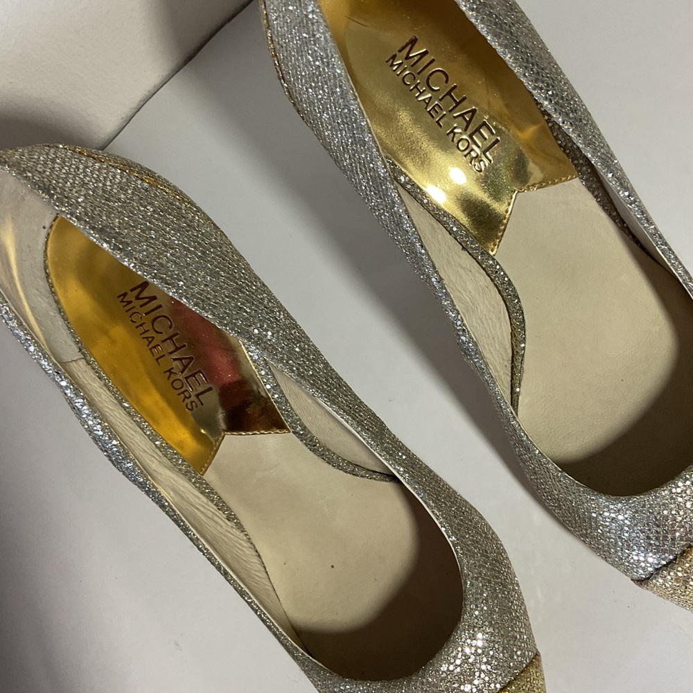 Michael Kors Sinclair‎ Gold Silver Pump Cap Toe - Size 8M Women's Shoes - Picture 2 of 16
